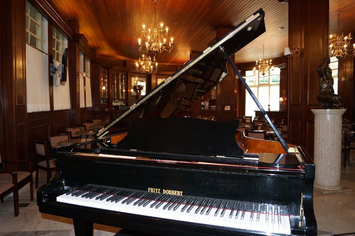 Piano Bar